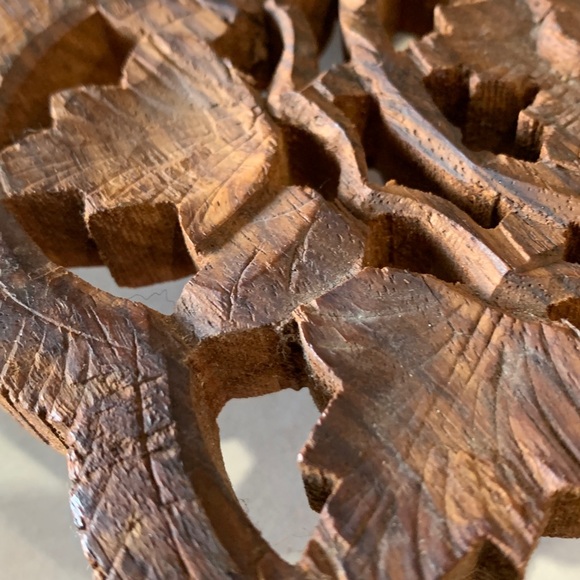 Intricate Carved Wooden Trivet. Vintage - Picture 5 of 7